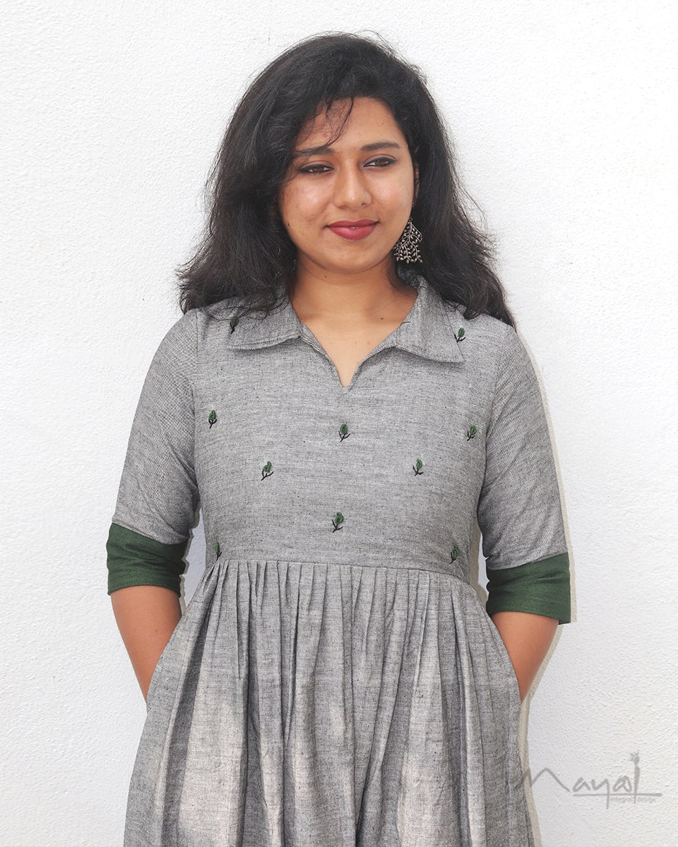 Grey Green Minimal Embroidery Flare Dresses