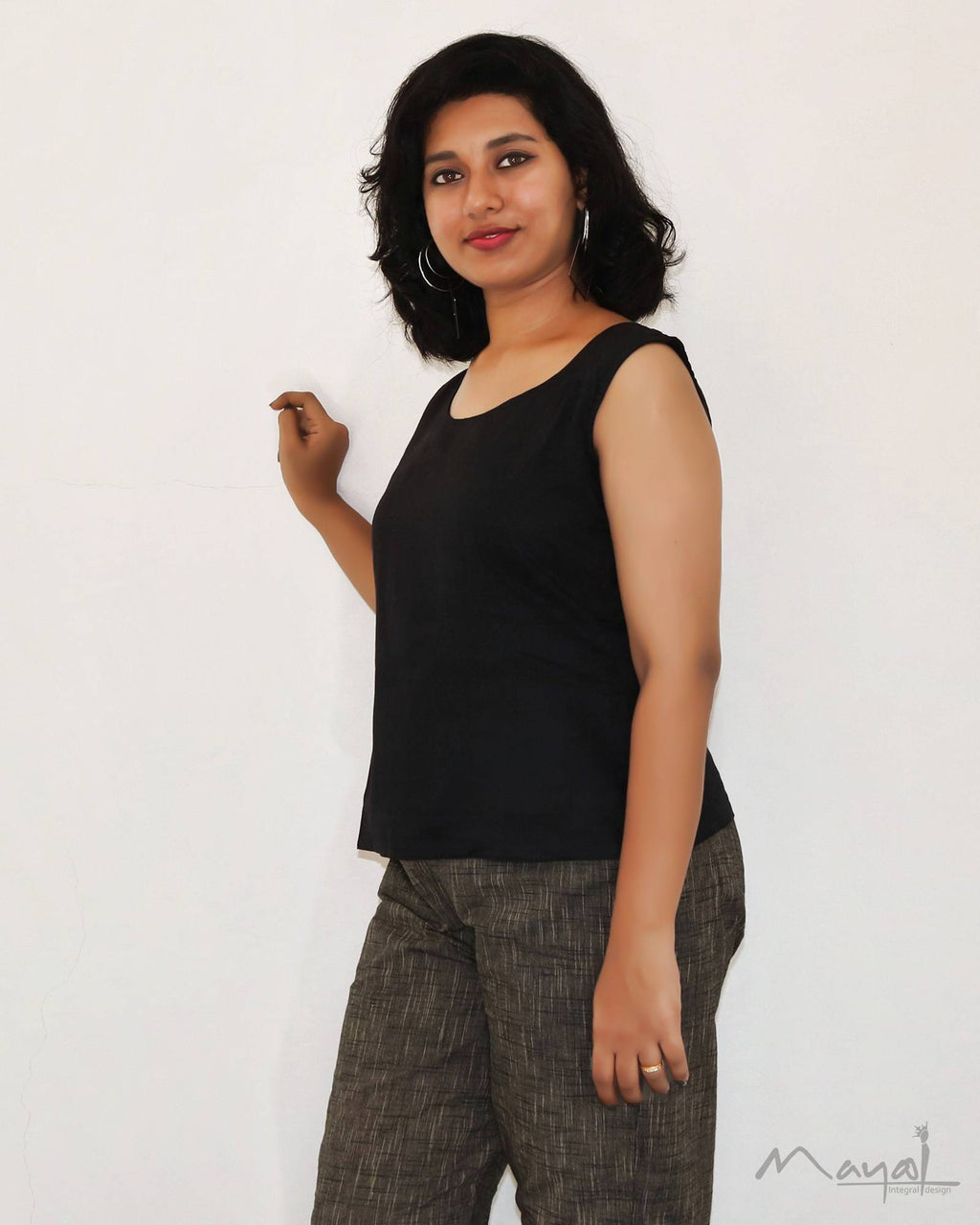 Black Sleeveless Cotton Short Top